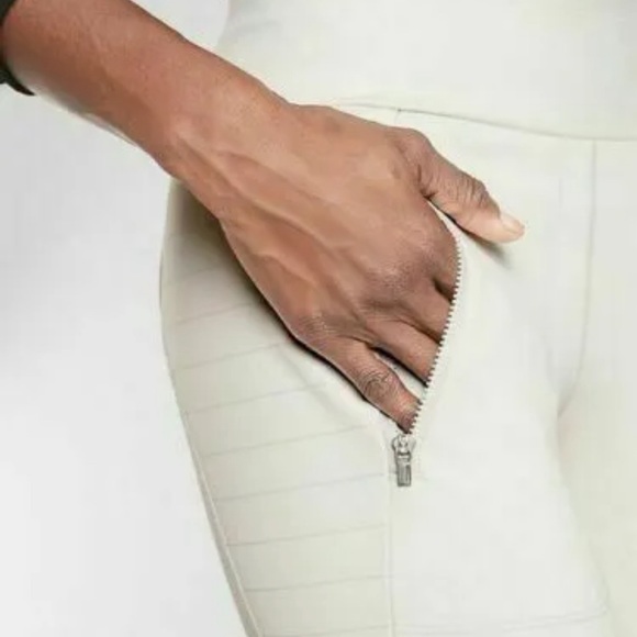 Athleta Peak Hybrid Fleece Tight - Picture 4 of 6